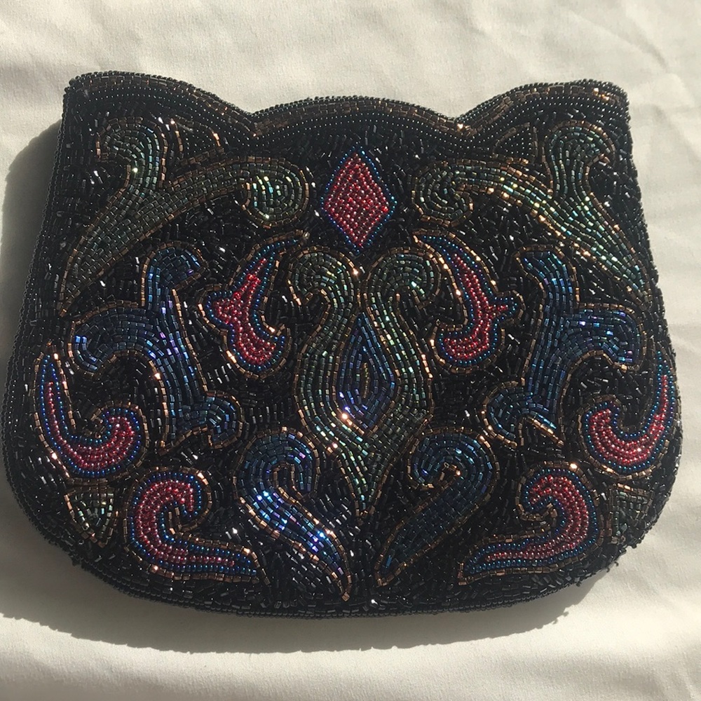 Beaded clutch
